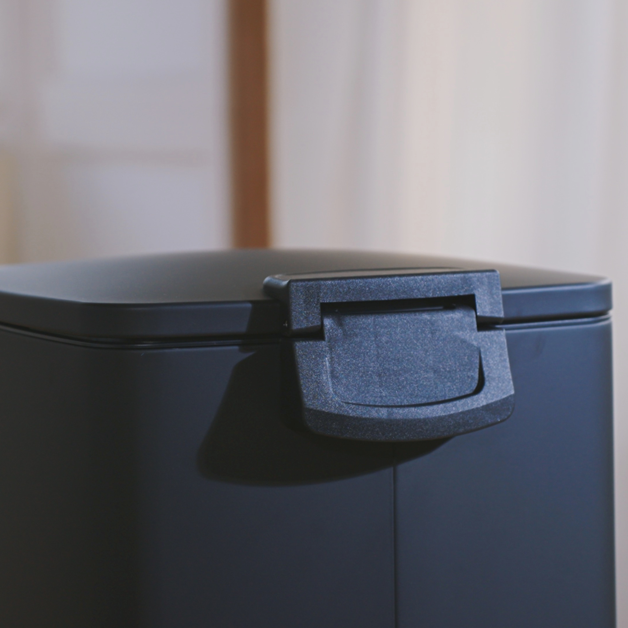 Bayt Prullenbak 60 liter - Pedaalprullenbak - Zwart - 69 x 45 x 37 cm - Baytliving